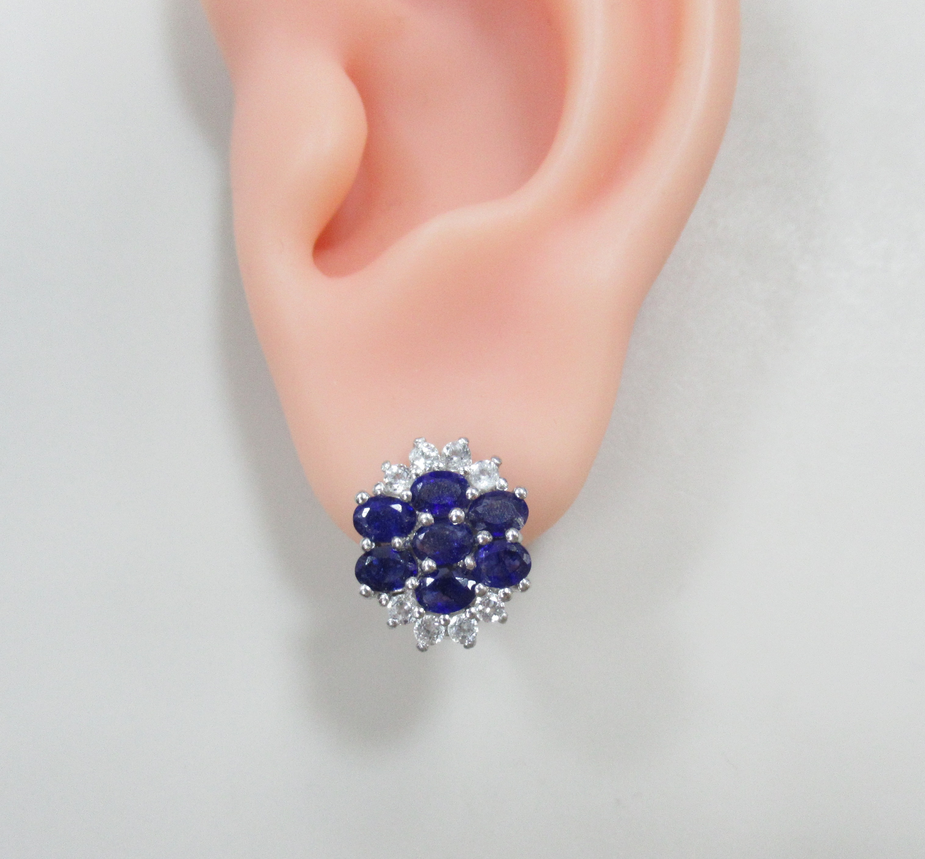 Серебряные серьги с сапфирами